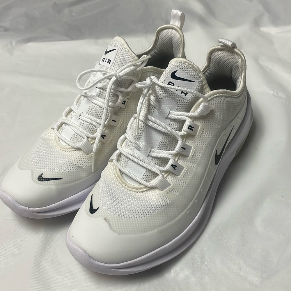 Nike Air Max Axis Big Kids' Shoe